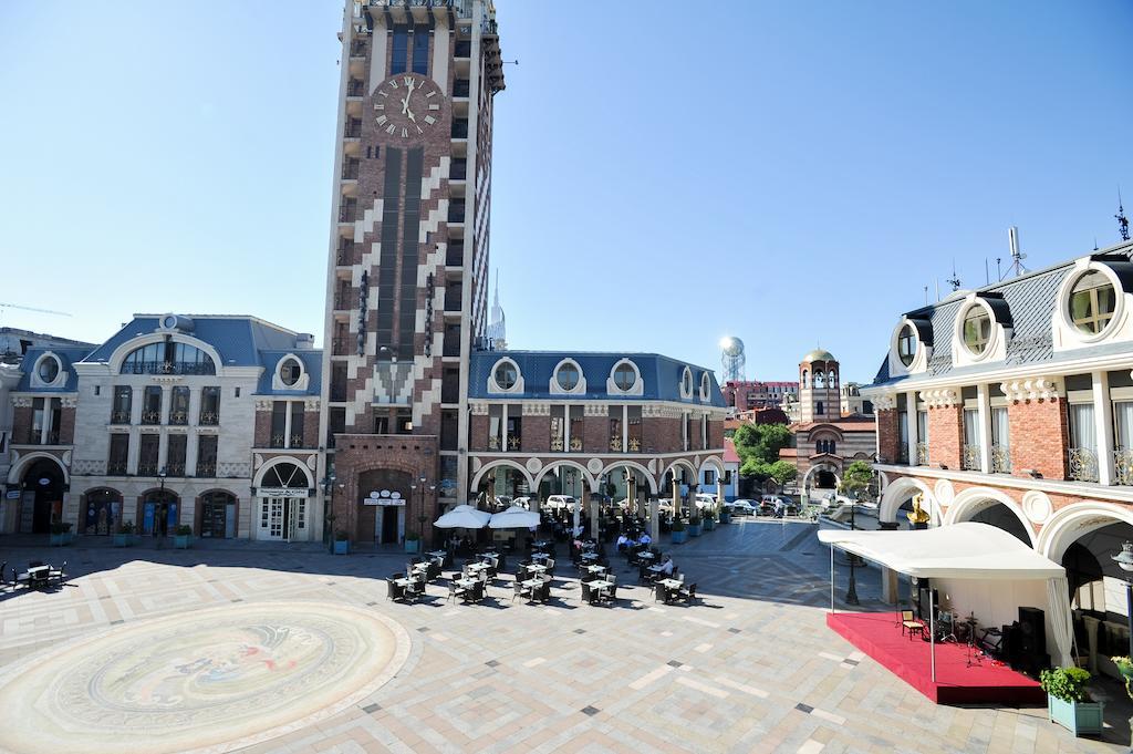 Piazza Four Отель