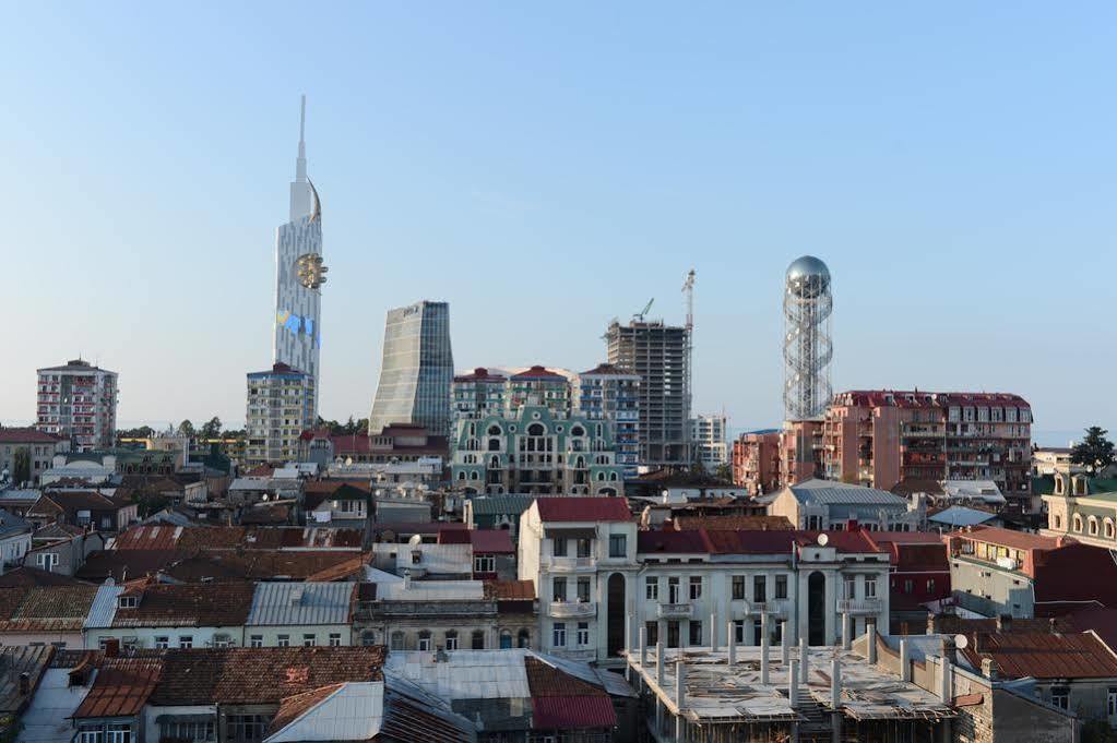 Piazza Four Отель